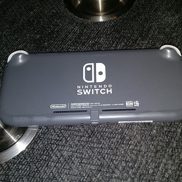 Nintendo - Picture 2 of 2